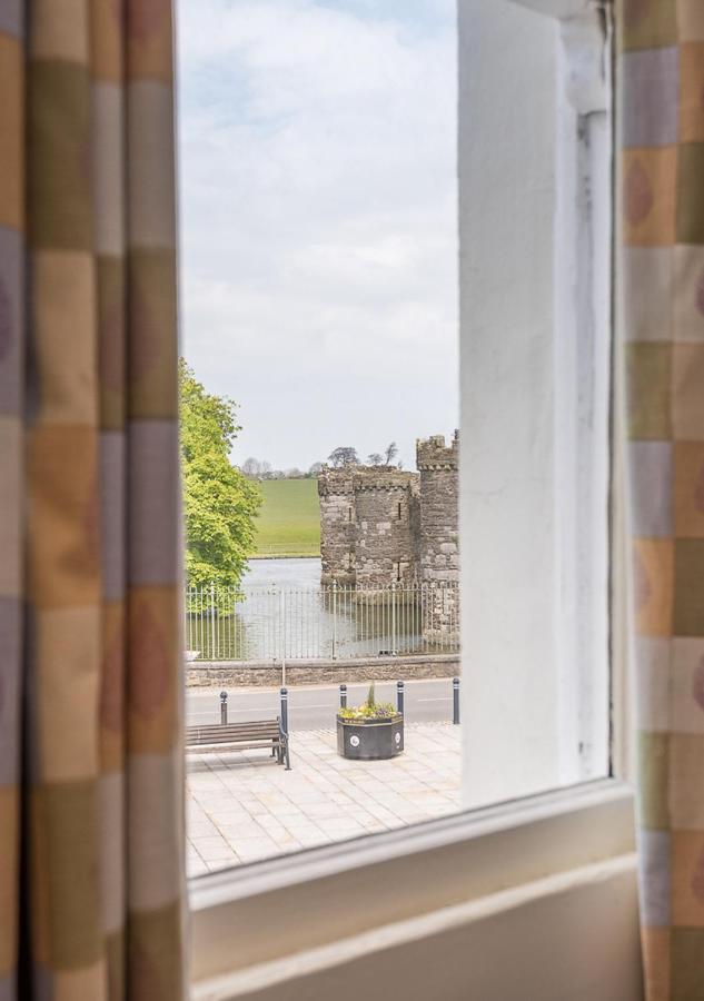 Castle Court Hotel Бiuмарис Екстериор снимка